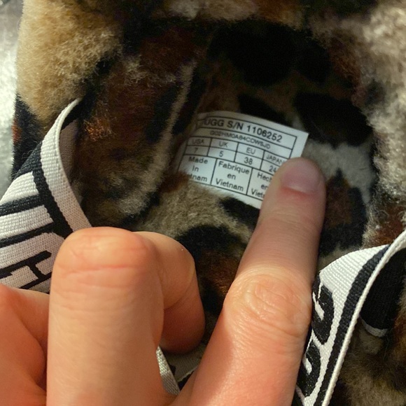 UGG fluff yeah cheetah slippers - Picture 2 of 5